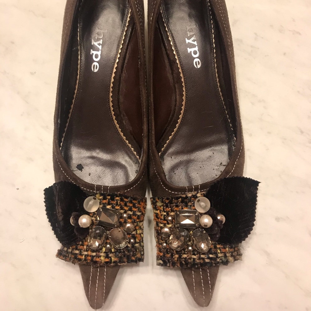 Brown suede leather kitten heel pumps